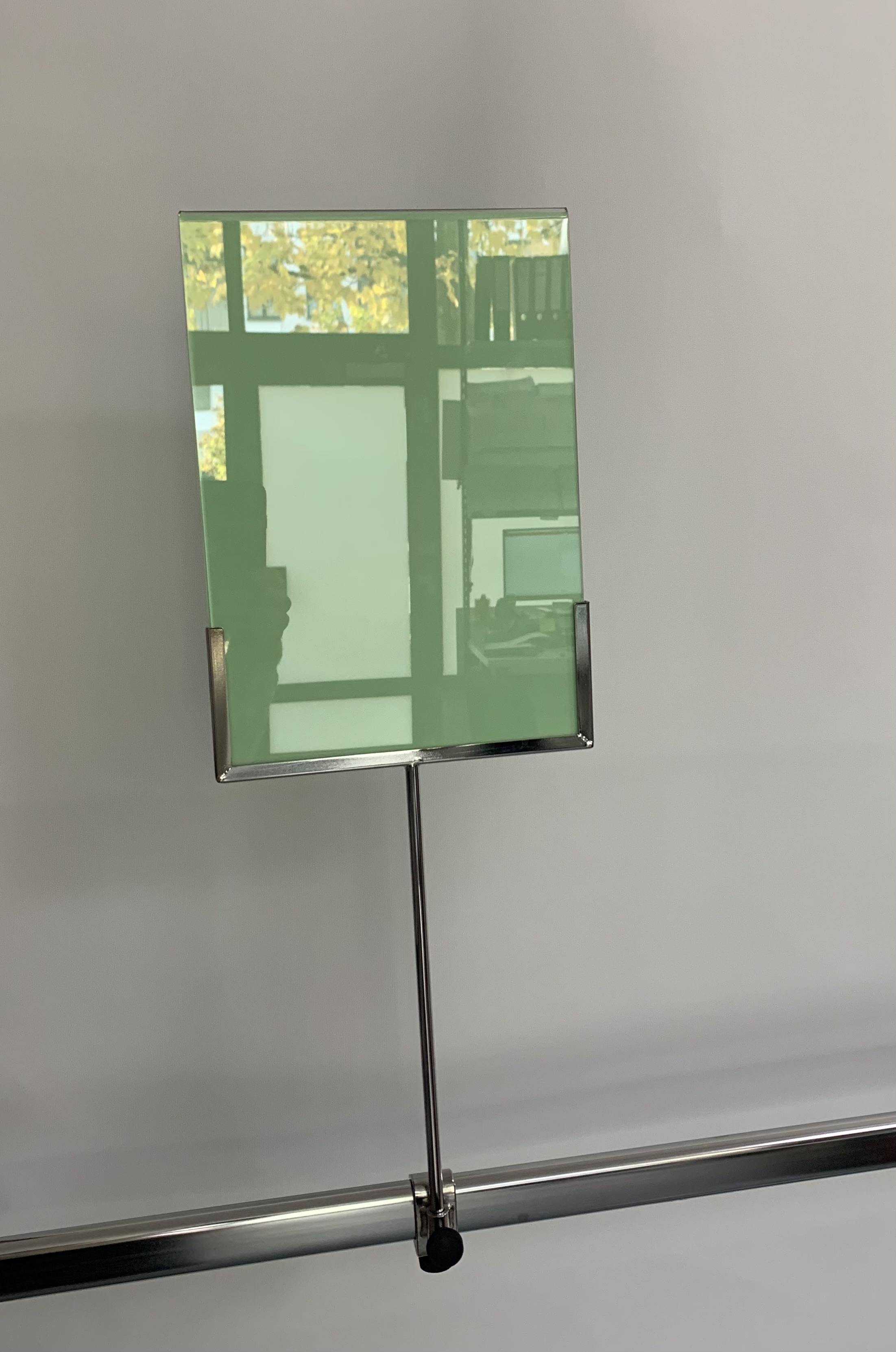 Plakathalter A4 Hoch für Rollständer