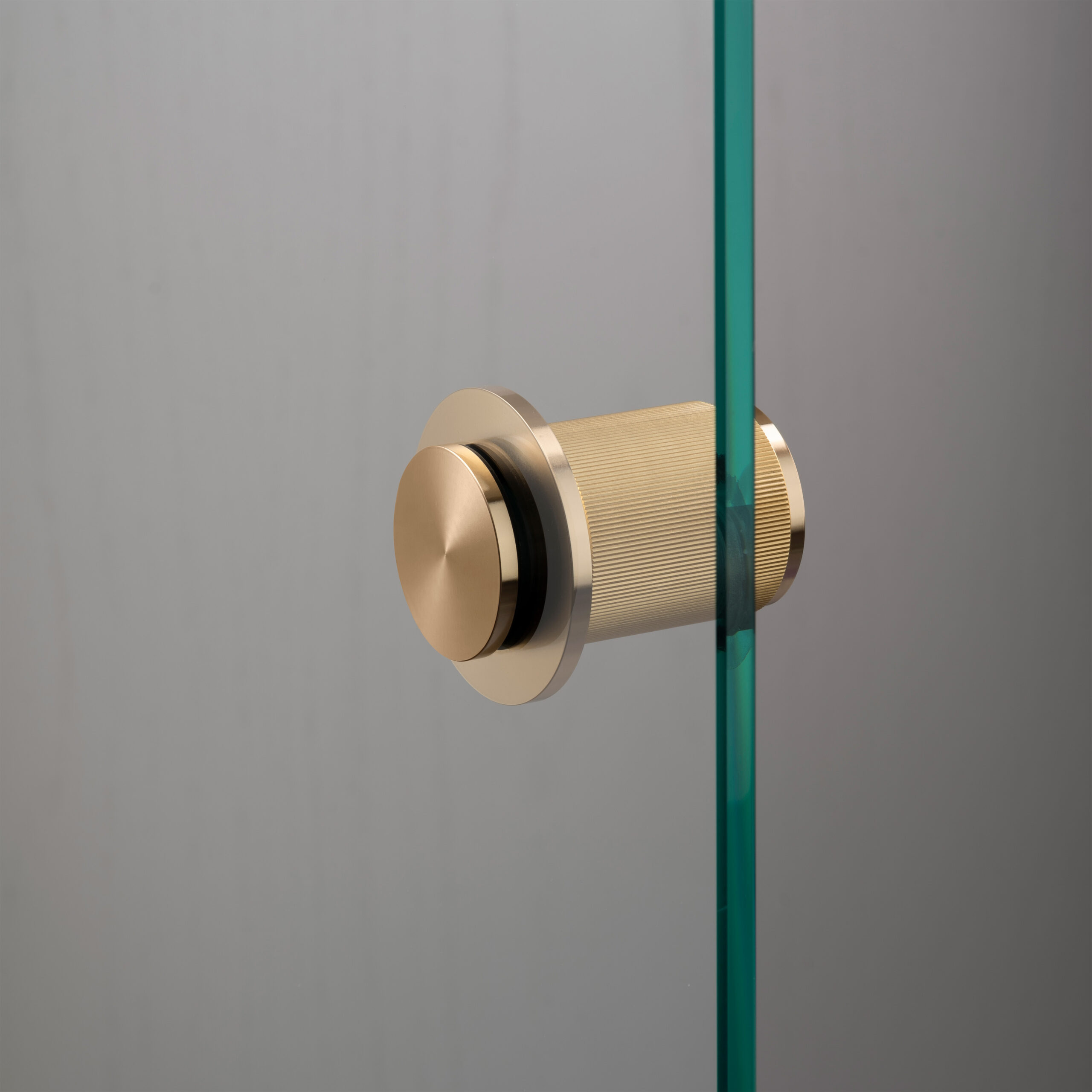 FESTSTEHENDER TÜRKNAUF / EINSEITIG / LINEAR / MESSING