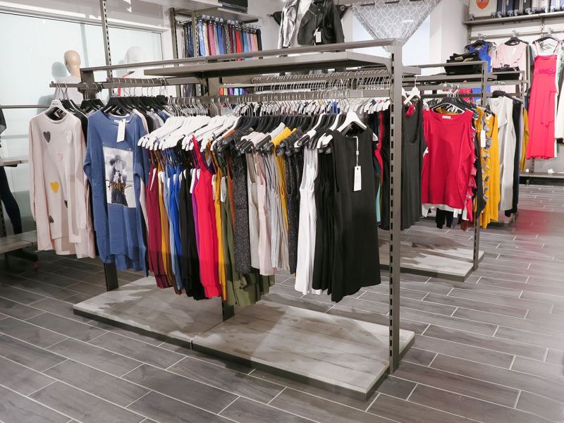 Mittelraumgondel IRON2 aus matt transparentem Metall, Maße 200×60×148 cm, Seitenansicht