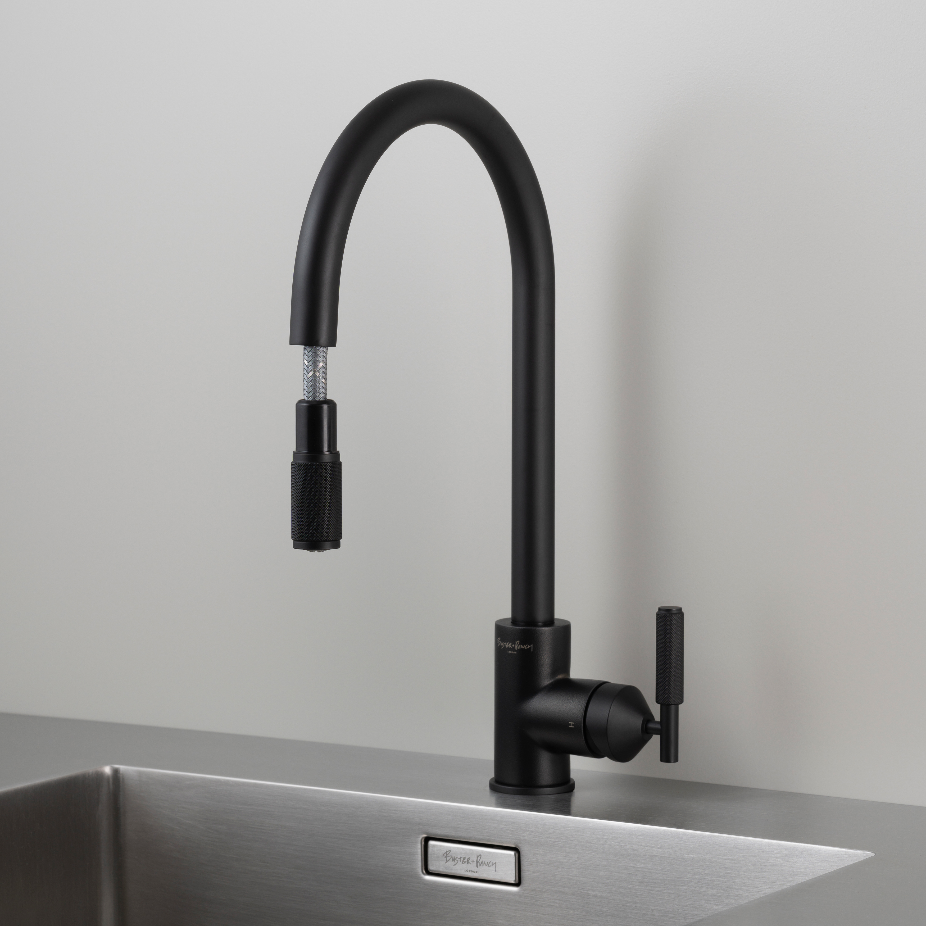 ARMATUR FÜR KÜCHE / MISCHER / LINEAR / AUSZIEHBAR / BLACK MATT ARMATUR FÜR KÜCHE / MISCHER / LINEAR / AUSZIEHBAR / BLACK MATT