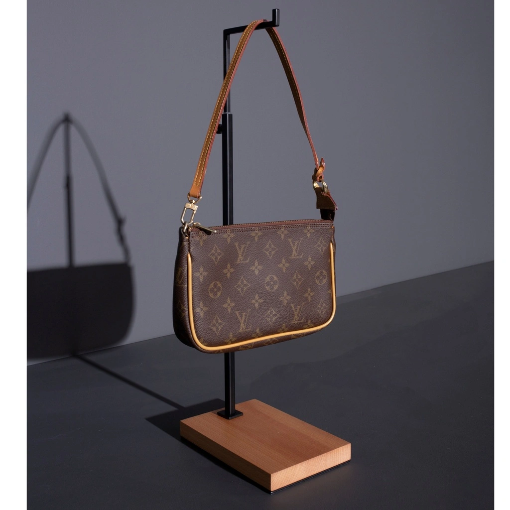 Taschenständer Holz/Metall, schwarz matt, mit Tasche präsentiert, höhenverstellbar 45–75 cm